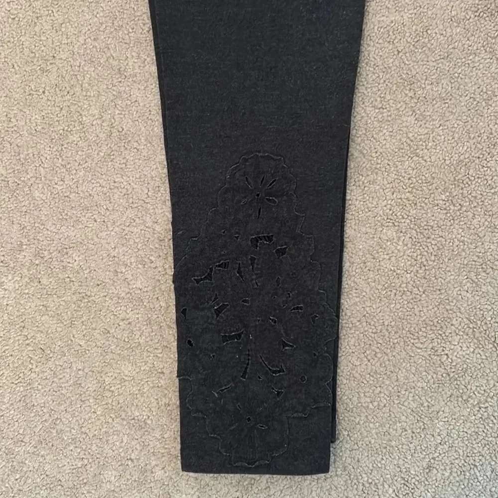Aerie gray leggings size small flower like cut out design bottom of leg